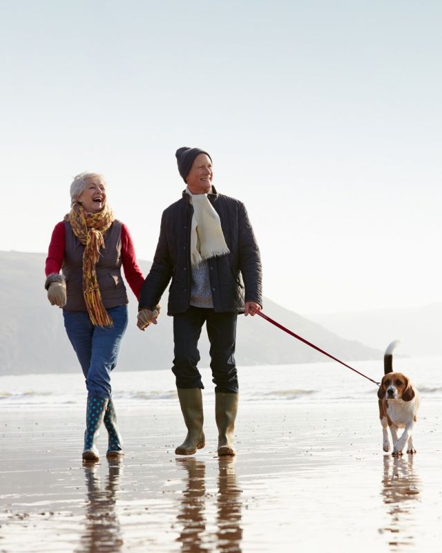 Who loves a good walk on the beach? We do, especially with a good hot chocolate, yum!

#cornwall #kernowfornia #kernowliving #doglife #beachlife #bude #bigupbude